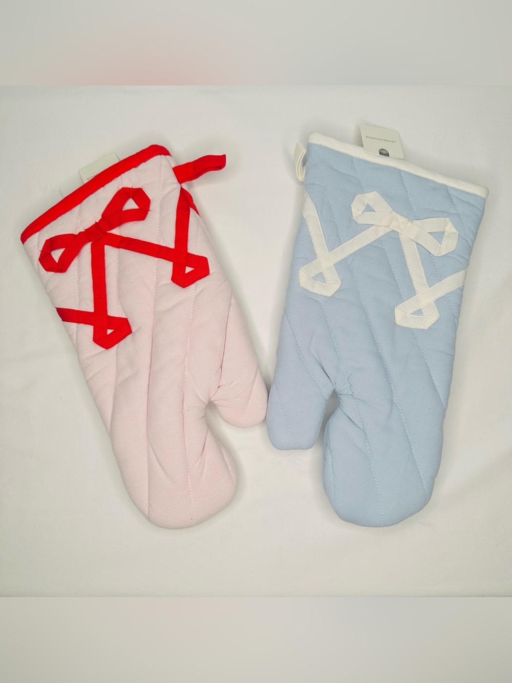 Benedita Bow Oven Mitts